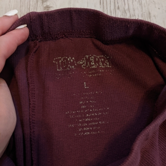 Vintage WB Tom and Jerry Embroidered Ribbed Burgundy Biker Shorts‎ Size Large - Picture 3 of 4